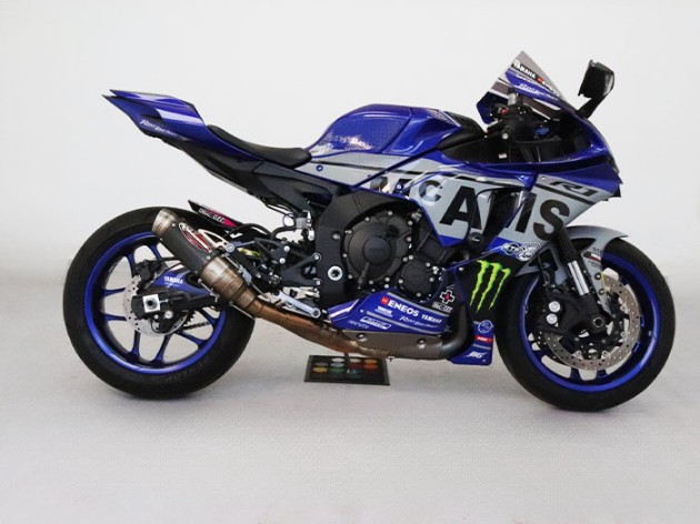 YAMAHA YZF R1, image 1