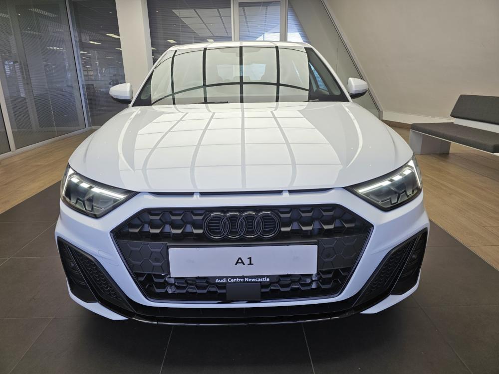 Audi A1 Sportback 30TFSI S line, image 2