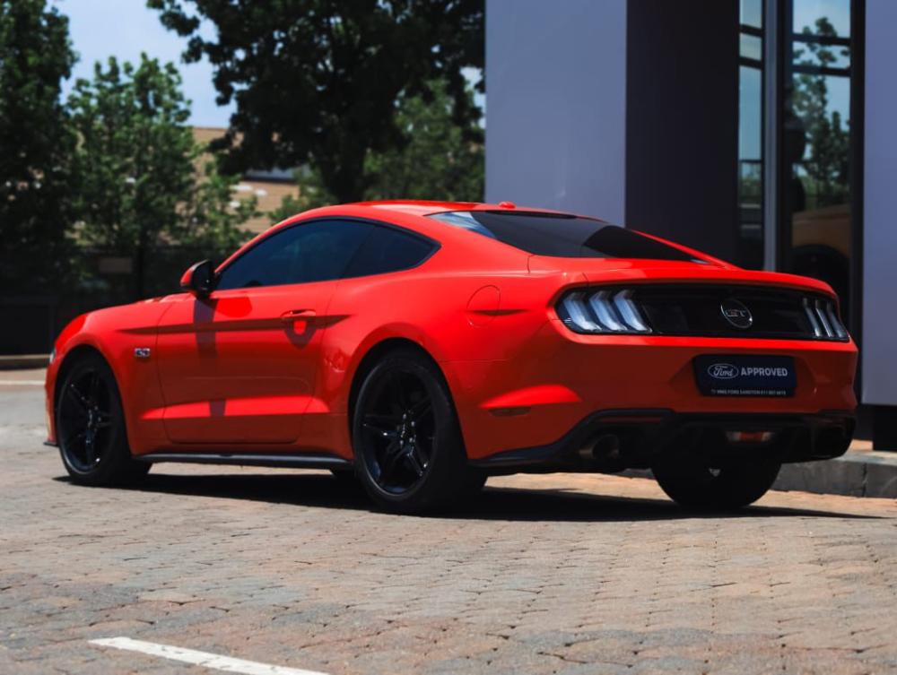 Ford Mustang 5.0 GT Fastback, image 2