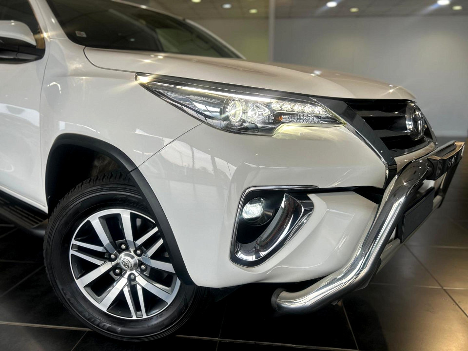 TOYOTA FORTUNER 2.8GD-6 EPIC A/T, image 2