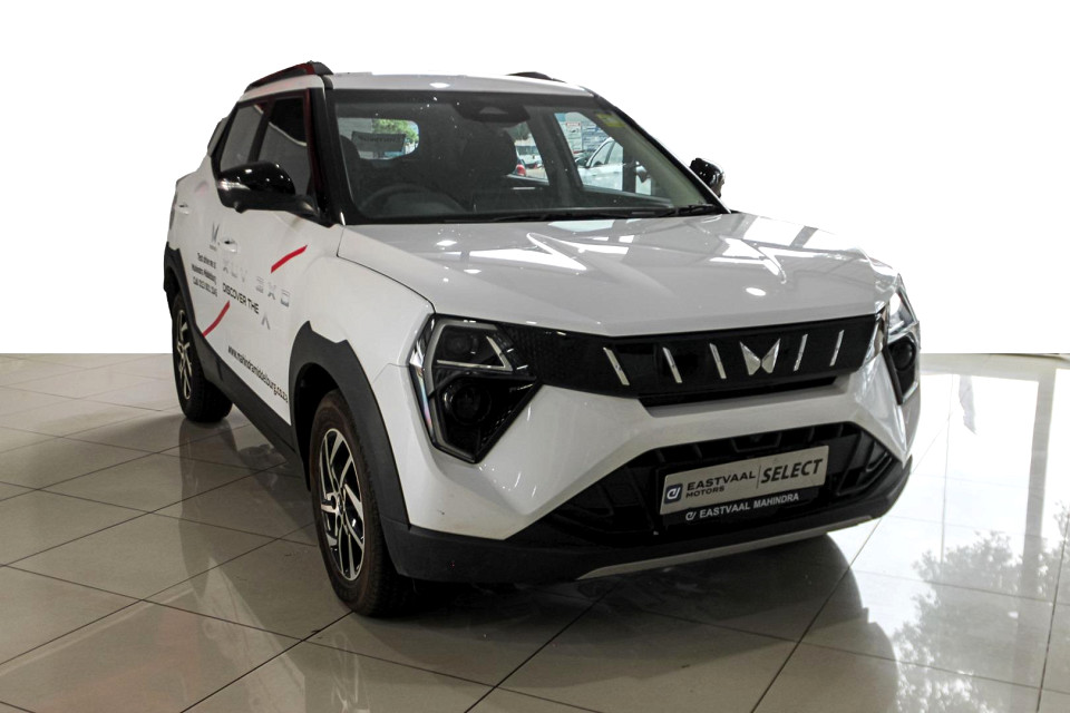 MAHINDRA XUV3XO 1.2T AX5L A/T, image 1