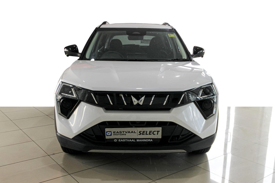 MAHINDRA XUV3XO 1.2T AX5L A/T, image 2