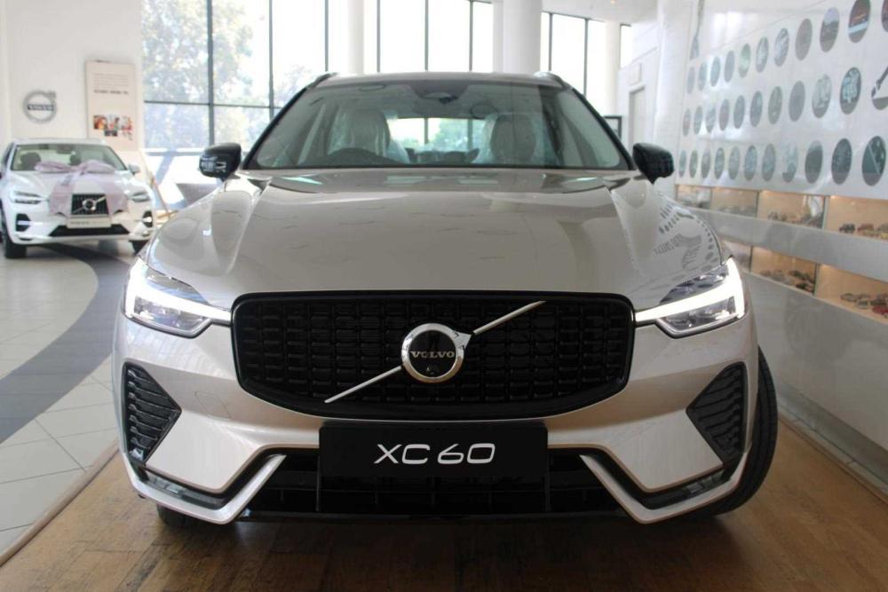 Volvo XC60 B5 Plus Dark Geartronic AWD, image 2