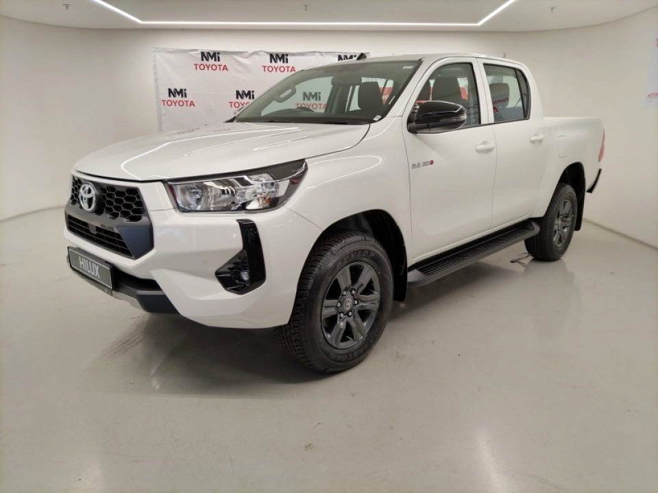 Toyota Hilux Double Cab  2.4GD6 4X4 Raider MT, image 1