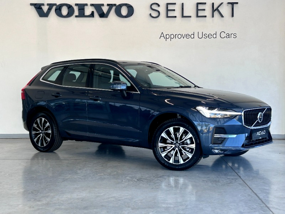 VOLVO XC60 B5 MOMENTUM GEARTRONIC AWD, image 1