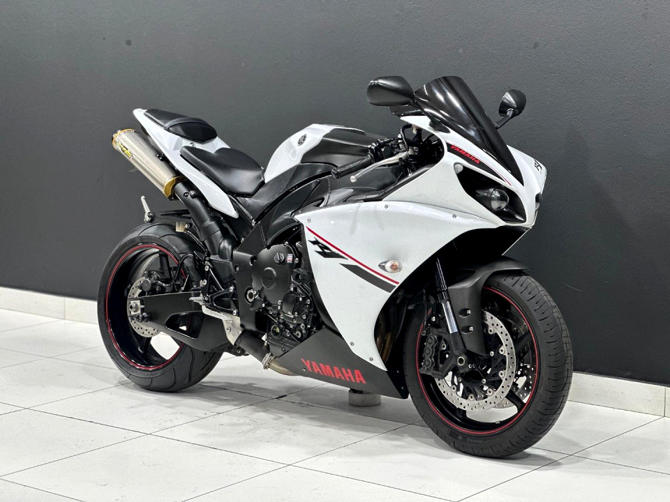 YAMAHA R1, image 1