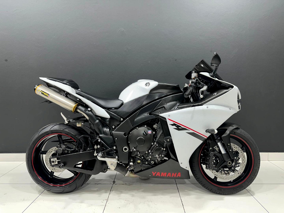 YAMAHA R1, image 2