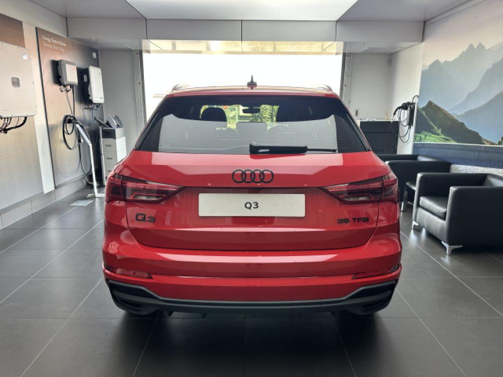 Audi Q3 35 TFSI S tronic Black Edition, image 2