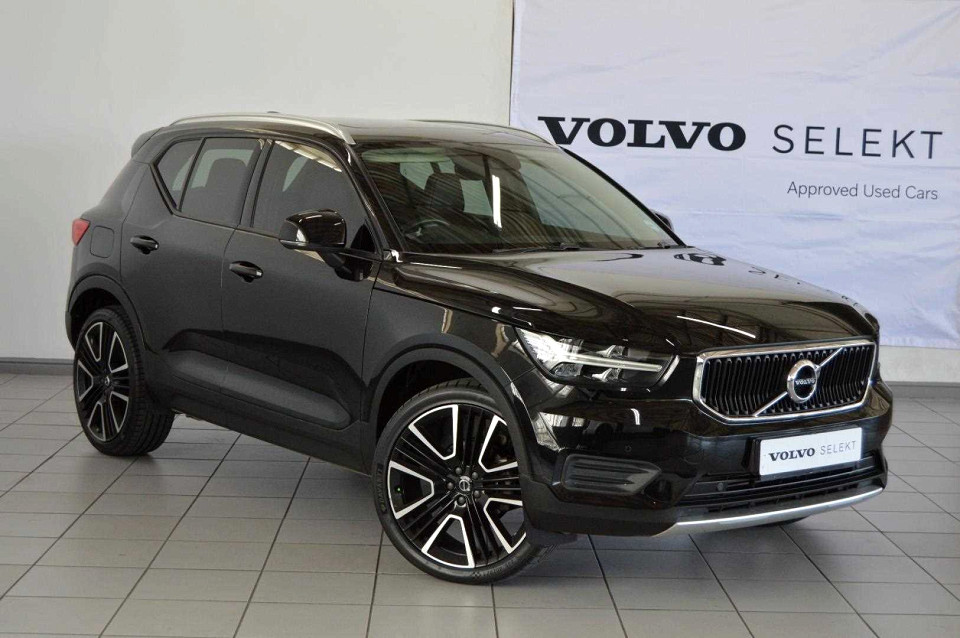 VOLVO XC40 T3 MOMENTUM, image 1