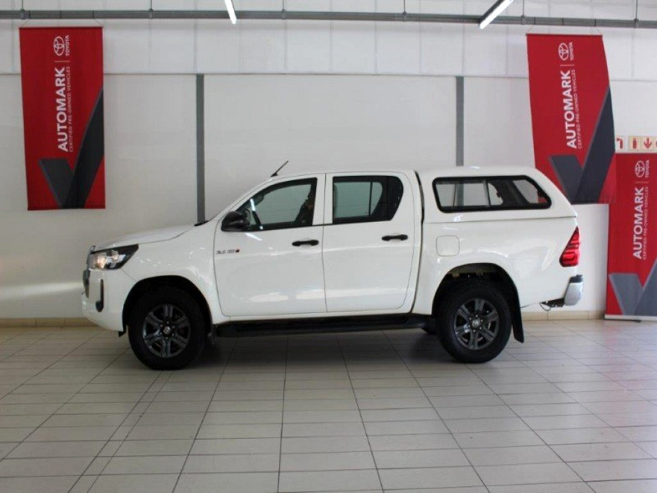 Toyota Hilux Double Cab  2.4GD6 4X4 Raider MT, image 2