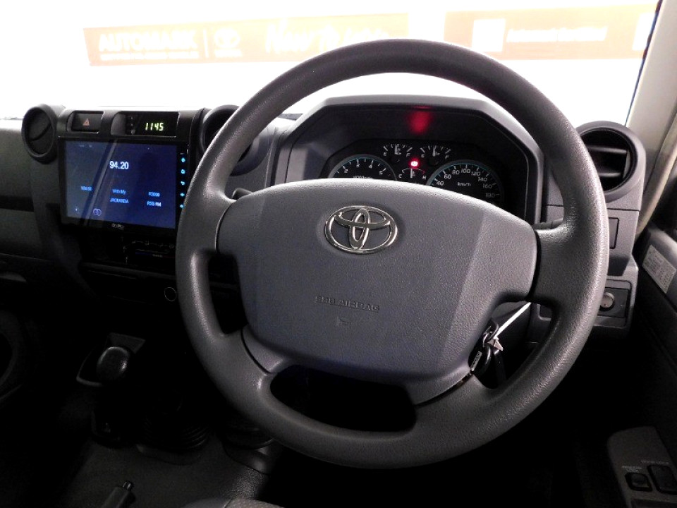 Toyota Land Cruiser 79 4.0 V6, image 2