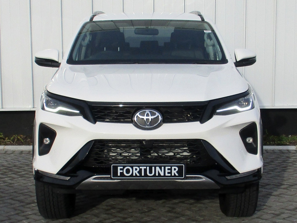 TOYOTA FORTUNER 2.4GD-6 4X4 A/T, image 2