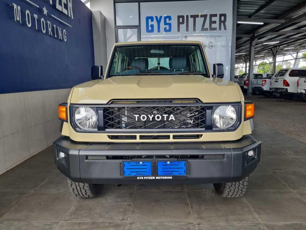 Toyota Land Cruiser 79 2.8 GD D/C AT (71J), image 2