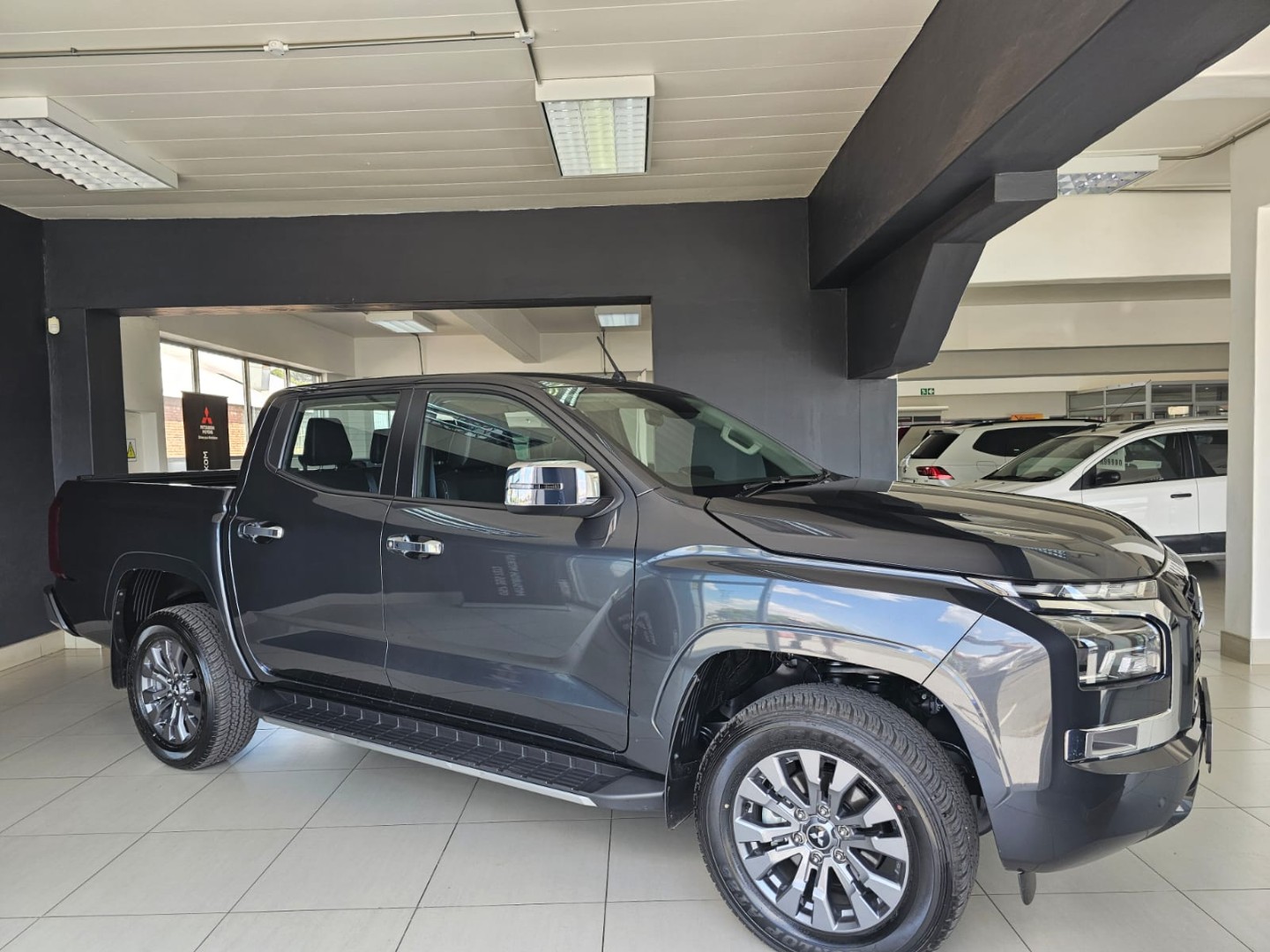 MITSUBISHI TRITON 2.4 Di-DC GLS A/T P/U D/C, image 2