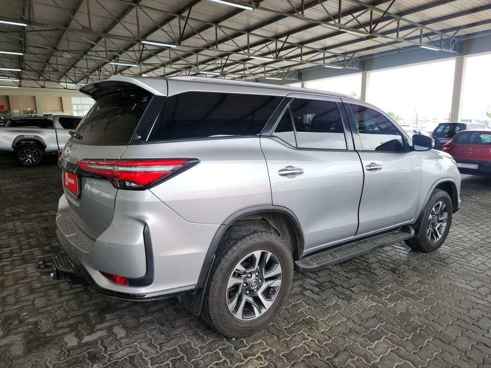 TOYOTA FORTUNER 2.8GD-6 VX A/T, image 2