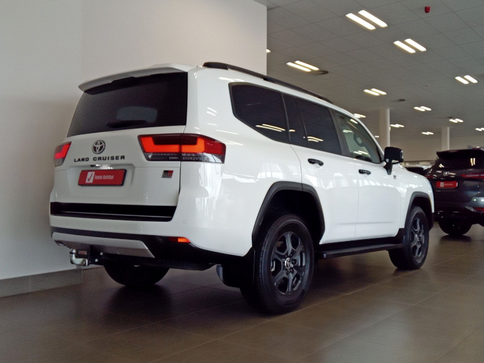 TOYOTA LANDCRUISER 300 V6 3.3D GR-S, image 2