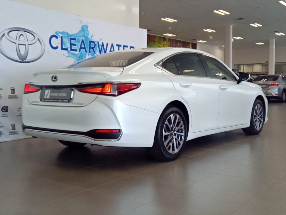 Lexus ES 300h EX, image 2