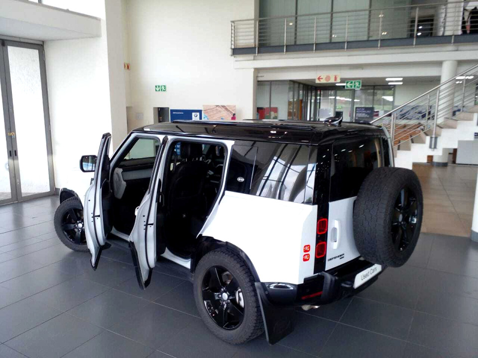 LAND ROVER DEFENDER 110 P400 HSE (294KW), image 2