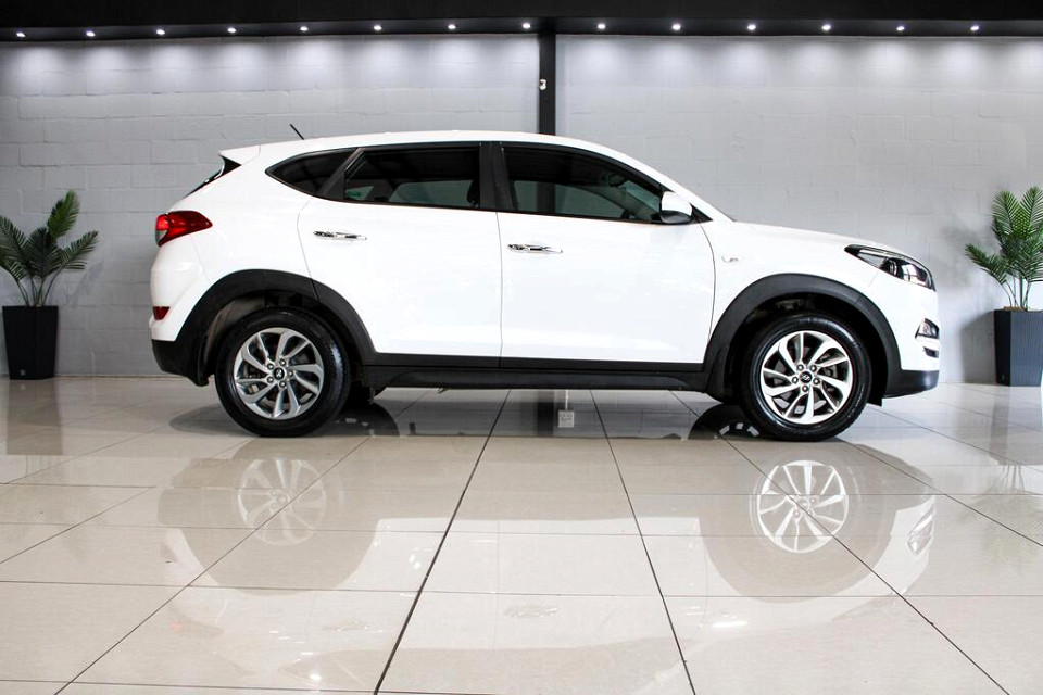 HYUNDAI TUCSON 2.0 PREMIUM A/T, image 2