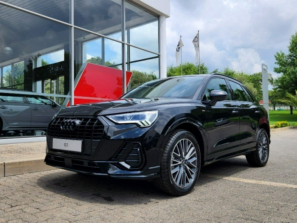 AUDI  Q3 35 TDI S TRONIC BLACK EDITION, image 1