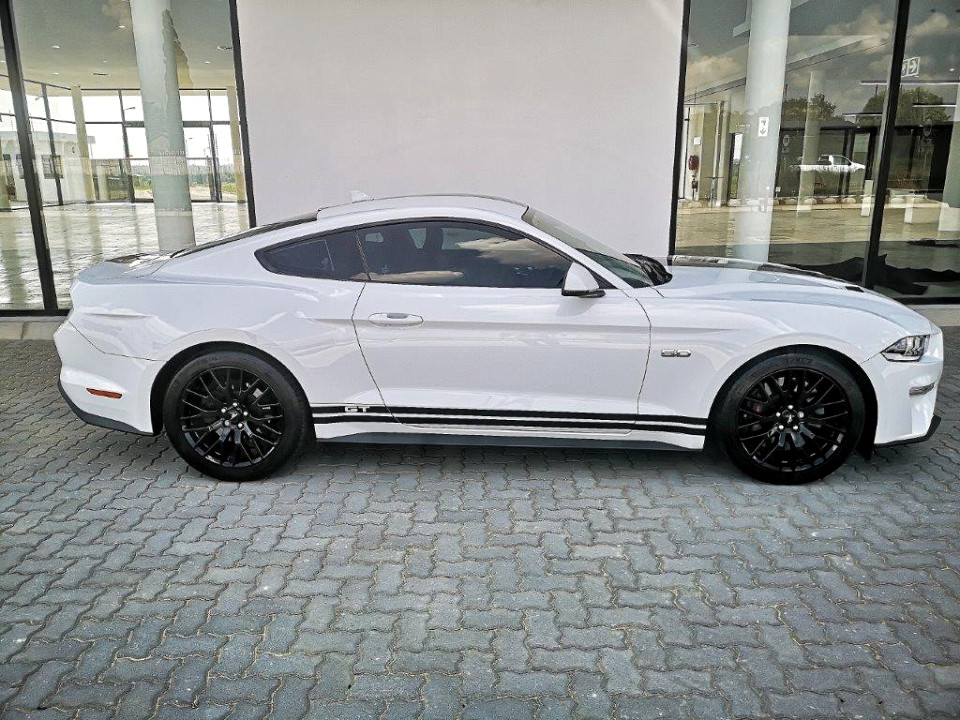 Ford Mustang 5.0 GT fastback, image 2