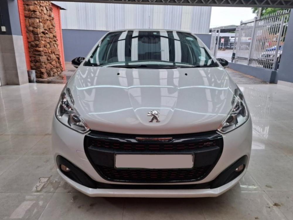 Peugeot 208 1.2T Puretech GT Line A/T 5DR, image 2