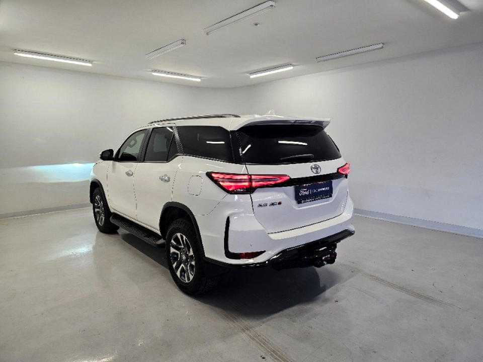 TOYOTA  FORTUNER 2.8GD-6 R/B A/T, image 2