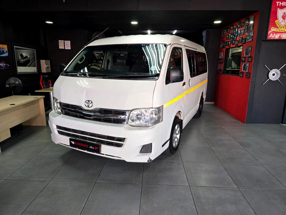 Toyota Quantum 2.7 GL 10-seater bus, image 1