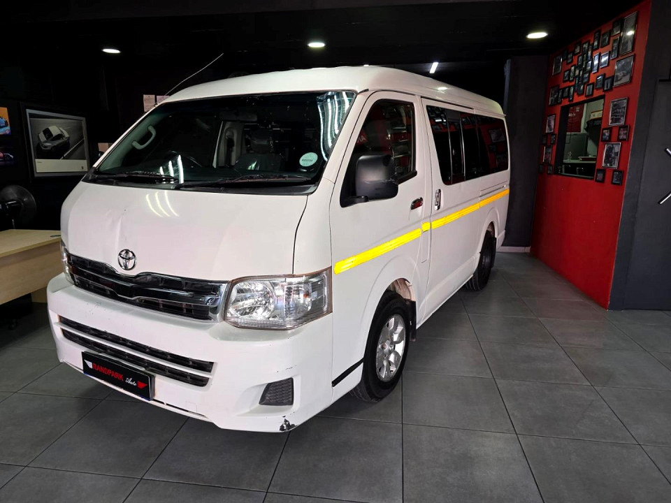 Toyota Quantum 2.7 GL 10-seater bus, image 2