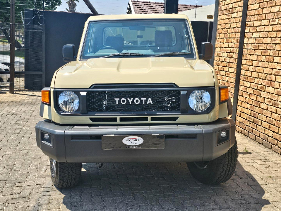 TOYOTA LAND CRUISER 79 2.8 GD-6 P/U S/C A/T, image 1