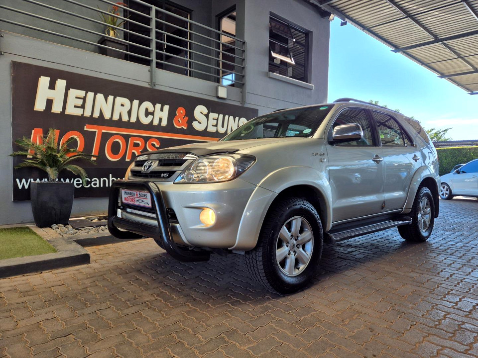 TOYOTA FORTUNER 4.0 V6 A/T 4X4, image 1