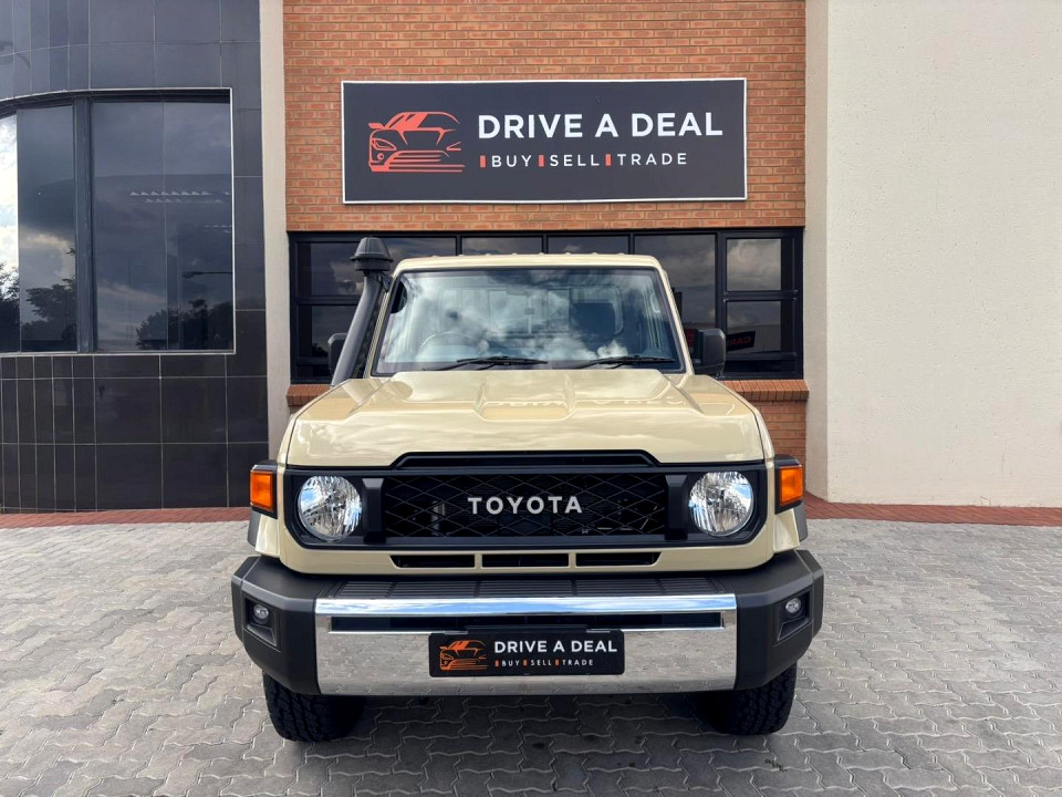 TOYOTA LAND CRUISER 79 4.5D P/U S/C, image 2