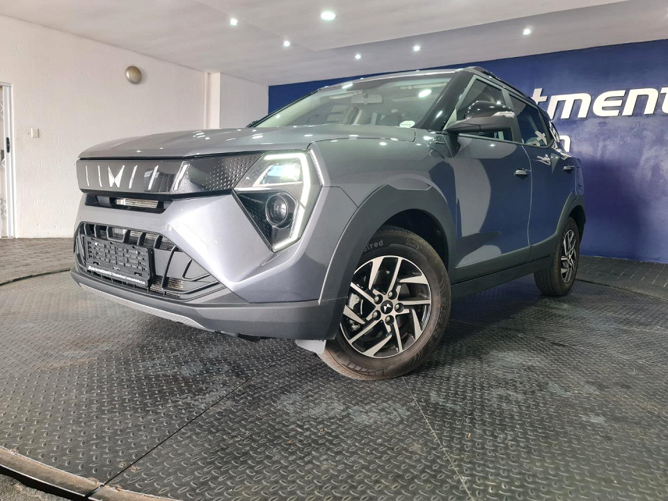 MAHINDRA XUV3XO 1.2T AX5 A/T, image 2