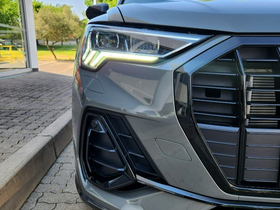 AUDI  Q3 35 TDI S TRONIC BLACK EDITION, image 2