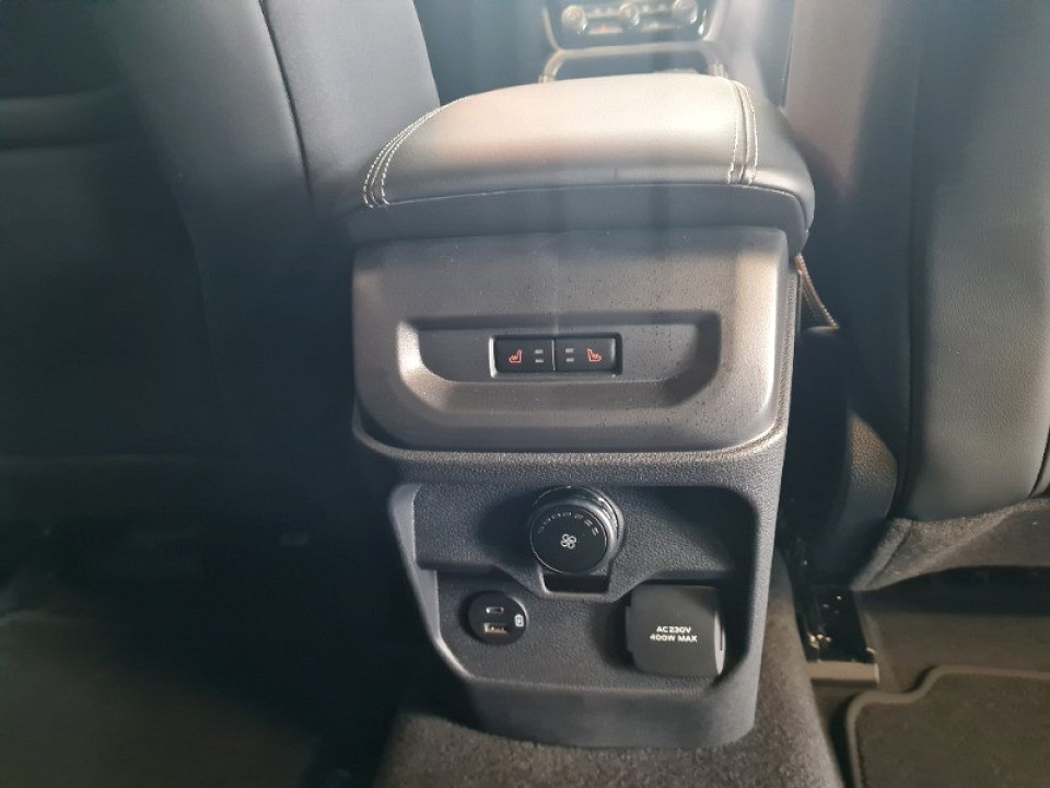 FORD EVEREST 3.0D V6 PLATINUM AWD A/T, image 2