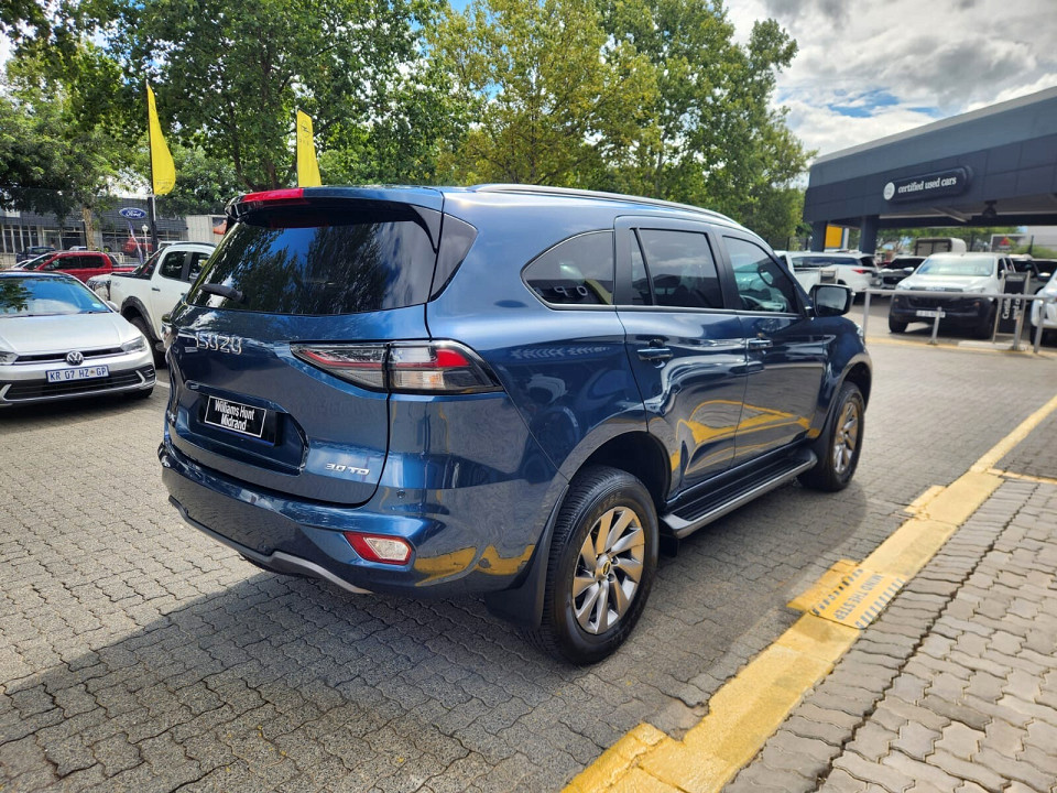 ISUZU MU-X 3.0D LS A/T, image 2