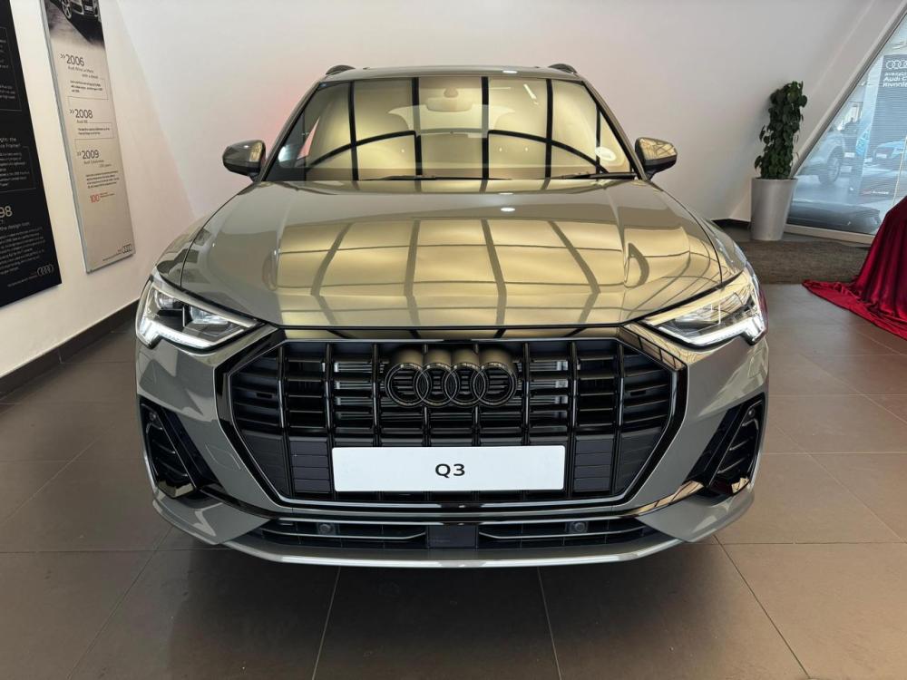 Audi Q3 35 TFSI S tronic Black Edition, image 2