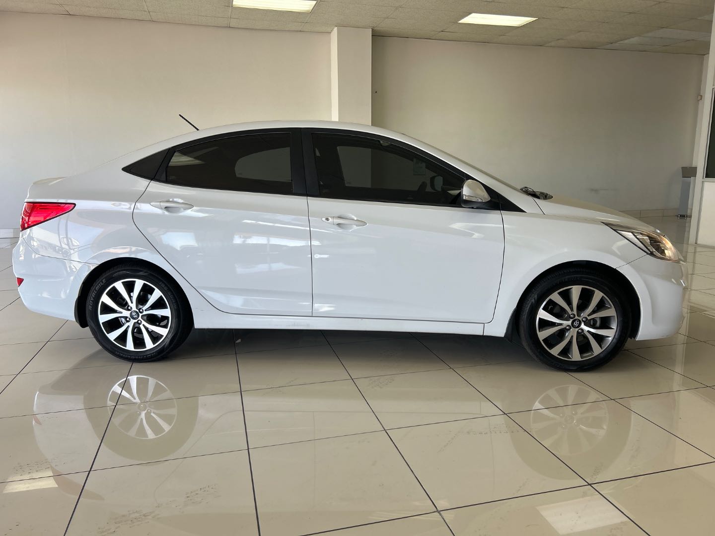 HYUNDAI ACCENT 1.6 GLS/FLUID, image 2