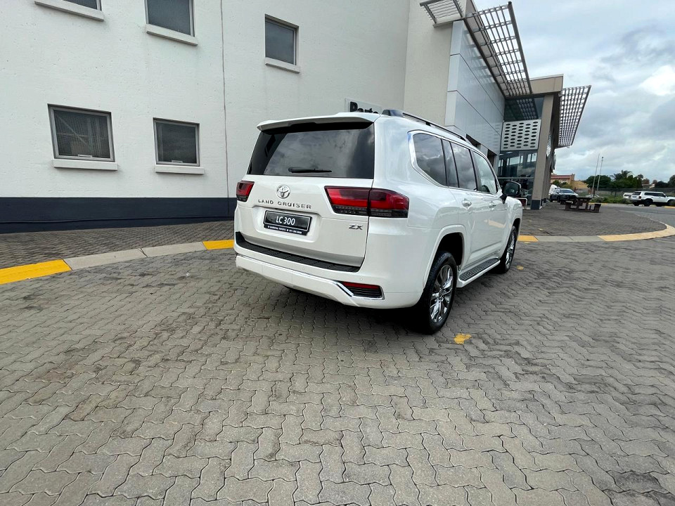 Toyota Land Cruiser 300 V6 3.5T ZX, image 2