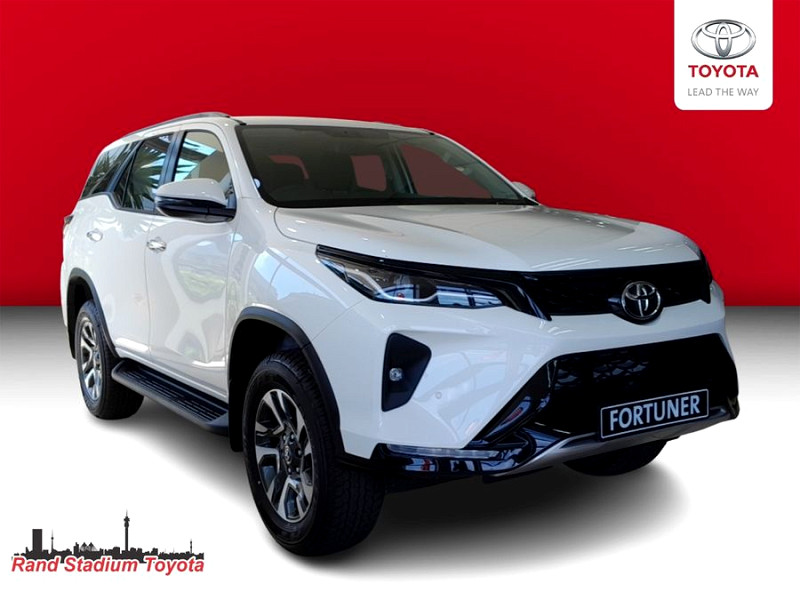 TOYOTA  FORTUNER 2.4GD-6 R/B A/T, image 1