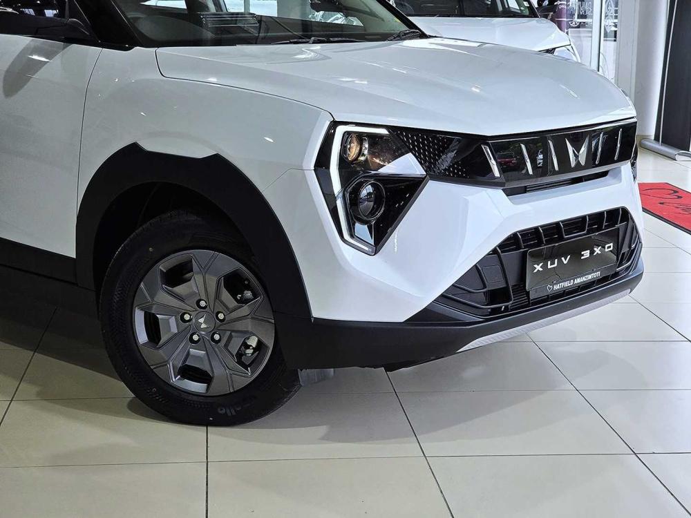 Mahindra XUV3X0 1.2 MX2 MT, image 2