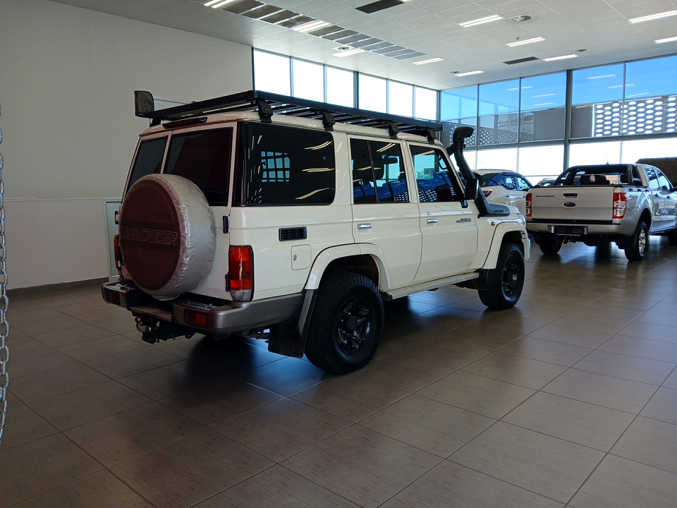 TOYOTA LANDCRUISER 76 4.5D V8 S/W, image 2