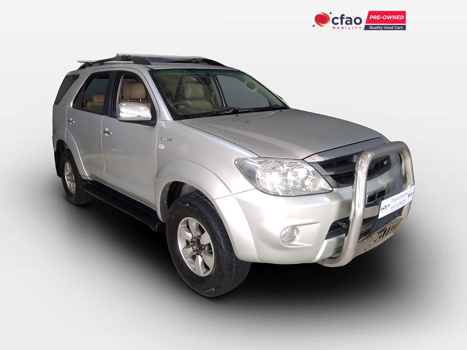 TOYOTA FORTUNER 4.0 V6 4X4 A/T, image 2