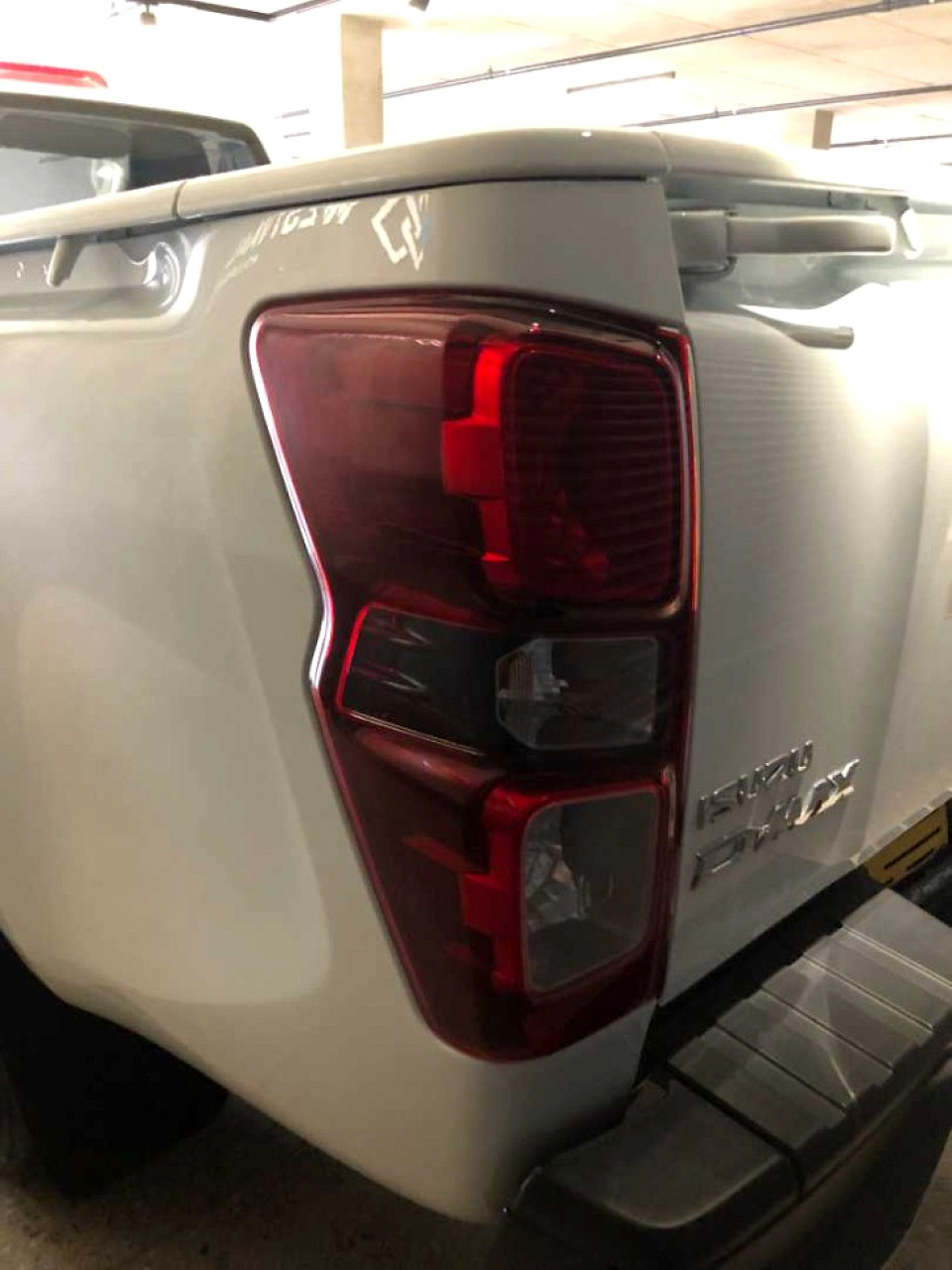 ISUZU D-MAX 1.9 Ddi LS A/T S/C P/U, image 2