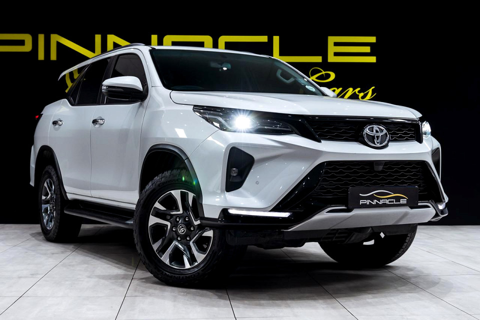 TOYOTA  FORTUNER 2.4GD-6 R/B A/T, image 1