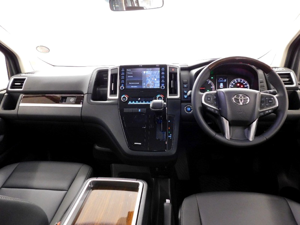 TOYOTA QUANTUM 2.8 VX 6 SEAT, image 2