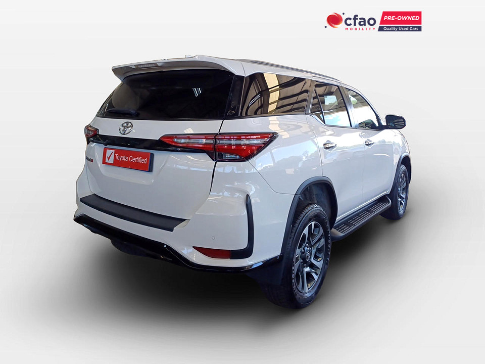 TOYOTA  FORTUNER 2.4GD-6 R/B A/T, image 2