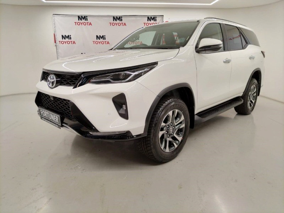 TOYOTA  FORTUNER 2.4GD-6 R/B A/T, image 1