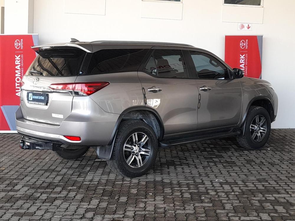 Toyota Fortuner 2.4GD-6 M/T, image 2