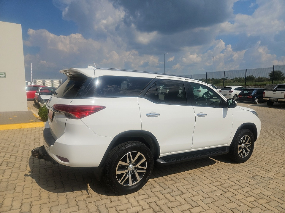 TOYOTA FORTUNER 2.8GD-6 EPIC A/T, image 2